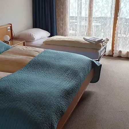 Bellevue-baeren * Krattigen